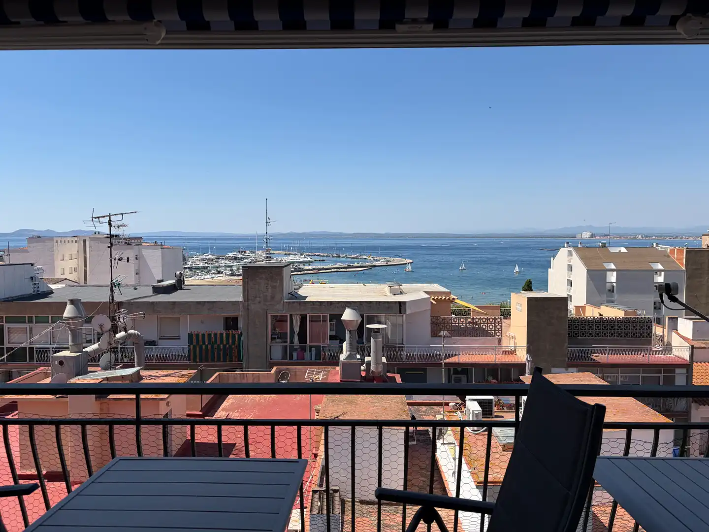 Apartamento con terraza en venta en Carrer del Puig Rom, imagen 3