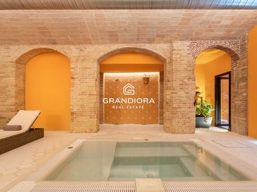 Pis amb piscina en venda a Calle de Girona