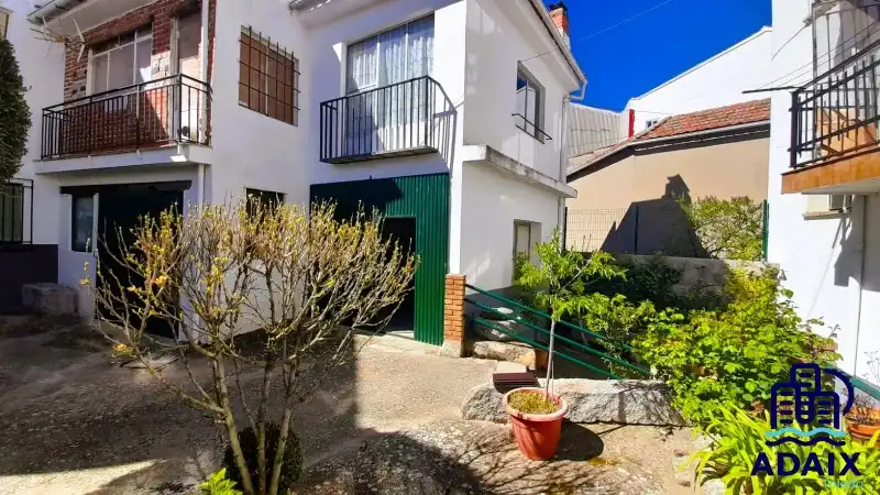 Vista exterior de Piso en venta en San Pablo de los Montes