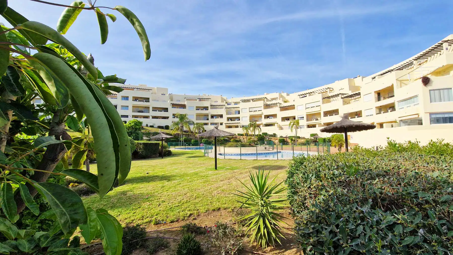 Vista exterior de Àtic en venda en Benalmádena amb Aire condicionat, Calefacció i Terrassa