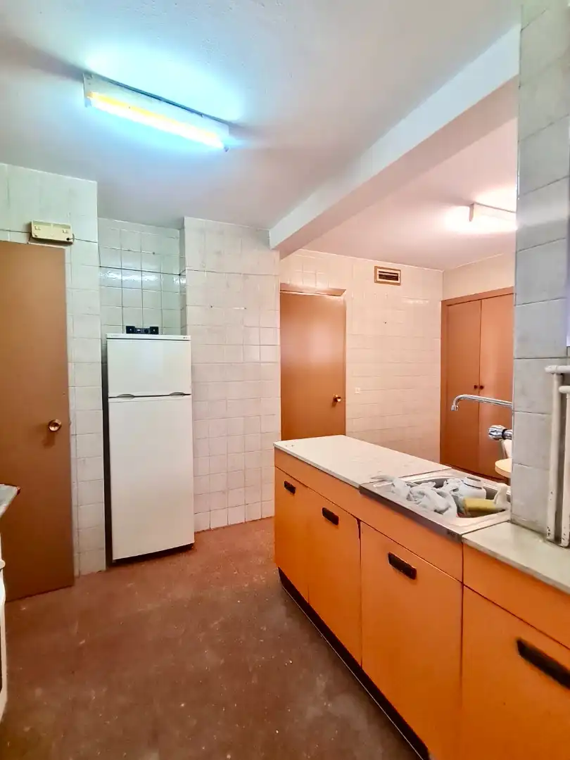 Cuina de Pis en venda en Gijón  amb Jardí privat, Parquet i Traster