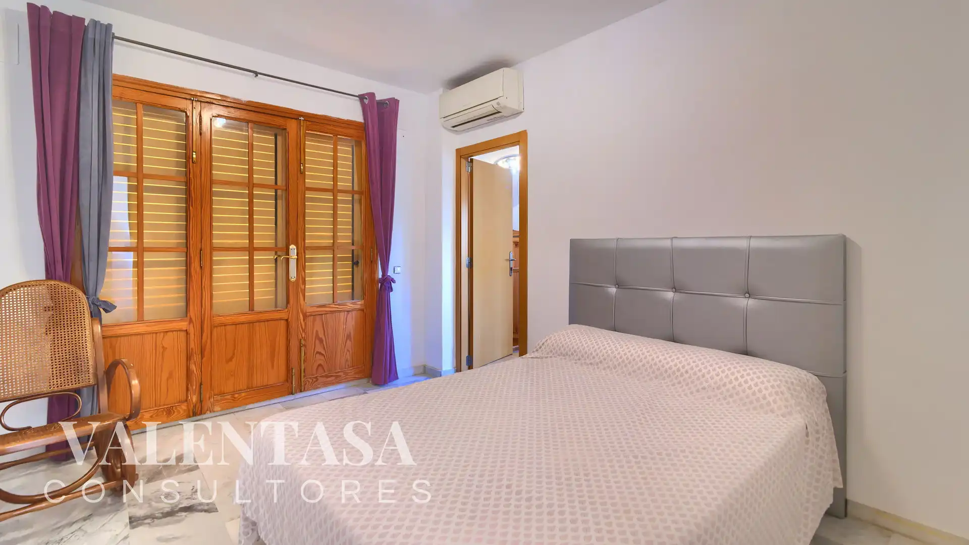 Bedroom of Houses for sale in L'Eliana  with Air Conditioner, Heating and Private garden