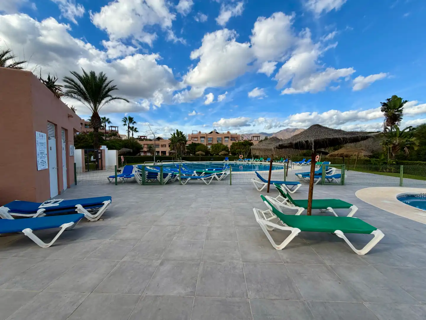 Apartament amb piscina en venda a Calle Casares del Sol 3, imagen 2