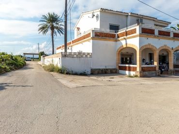 Detached house with pool for sale in Las Marinas / Les Marines