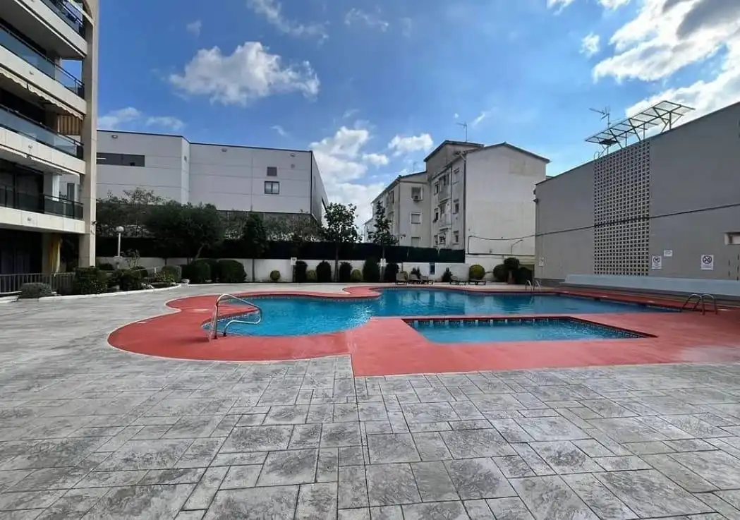 Piscina de Pis en venda en Calella amb Terrassa