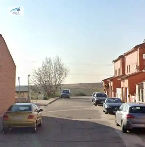 Adossat amb jardí en venda a Calle BELGICA