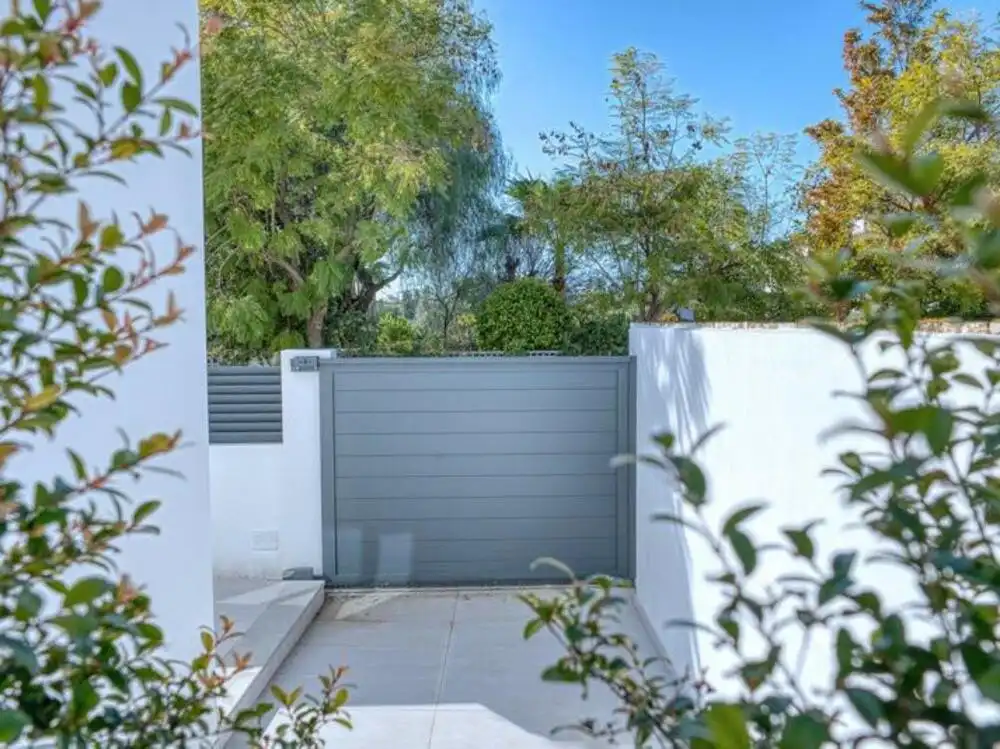 Vista exterior de Casa o chalet de alquiler en Marbella con Aire acondicionado, Jardín privado y Terraza