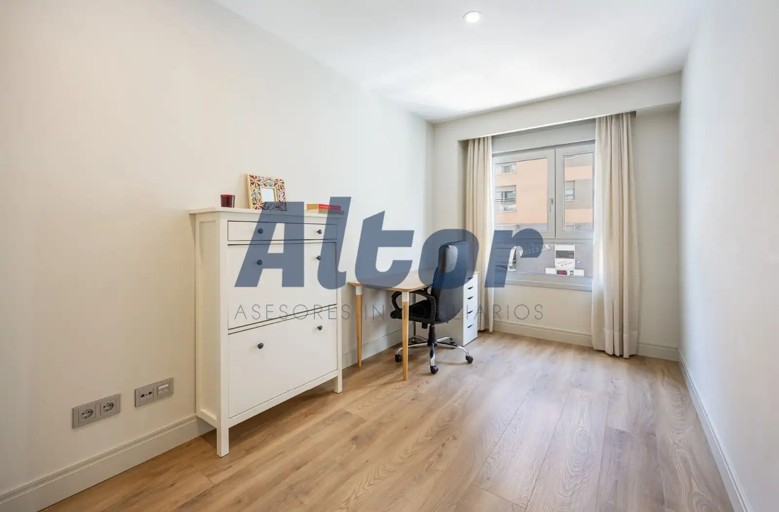 Schlafzimmer von Wohnung zum Verkauf in Madrid mit Klimaanlage, Abstellraum und Schwimmbad