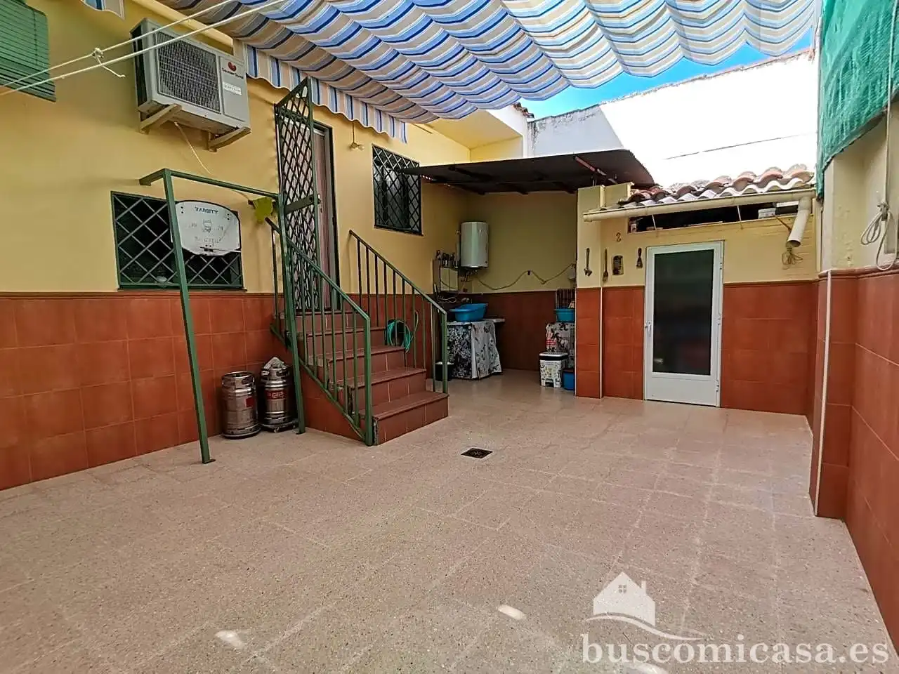 Vista exterior de Casa o xalet en venda en Linares amb Terrassa i Balcó