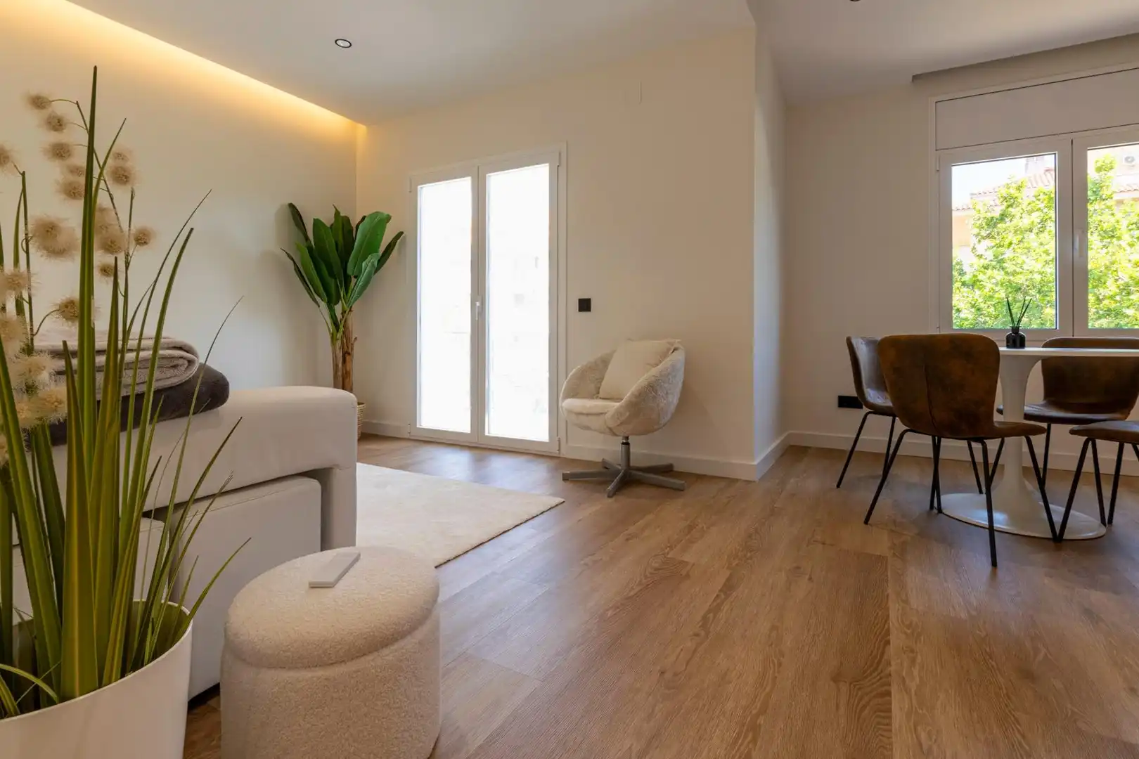 Living room of Flat for sale in Sant Pere de Ribes  with Air Conditioner, Parquet flooring and Terrace