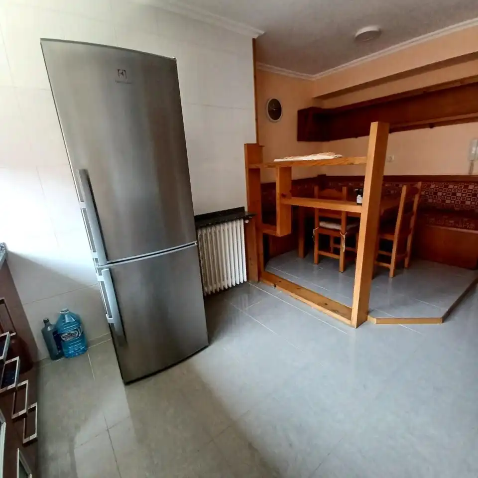 Küche von Wohnung zur Miete in Ourense Capital  mit Heizung, Privatgarten und Möbliert