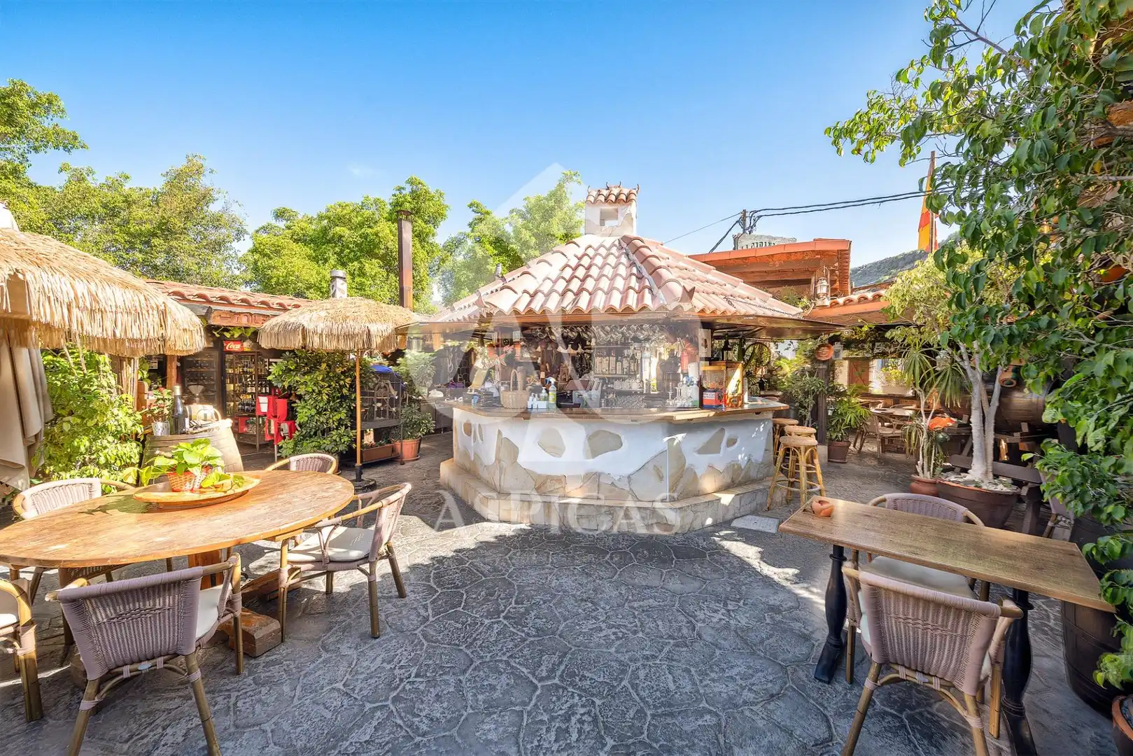 Commercial properties for sale in Montaña - La Data