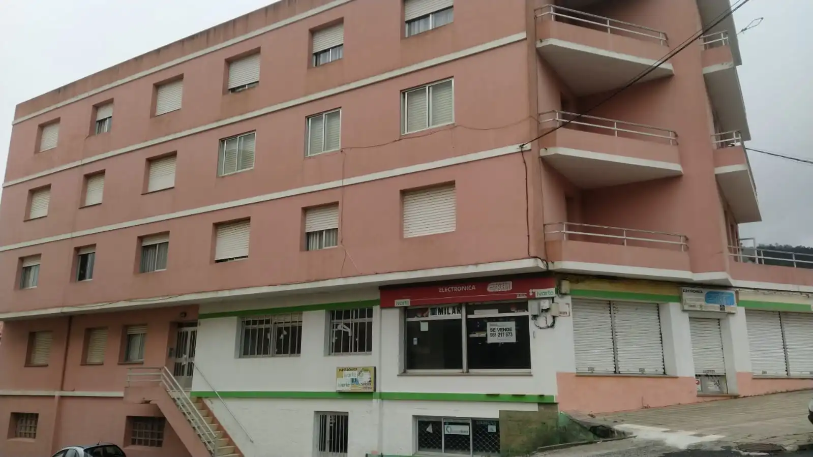 Local comercial en venda a Lugar Cerca 68