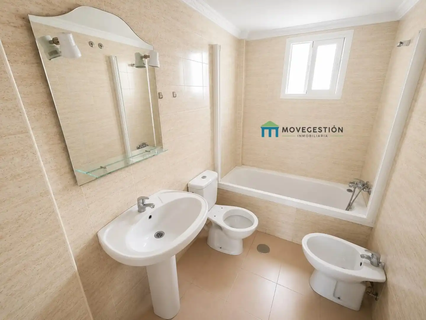 Baño de Piso en venta en Ubrique con Trastero