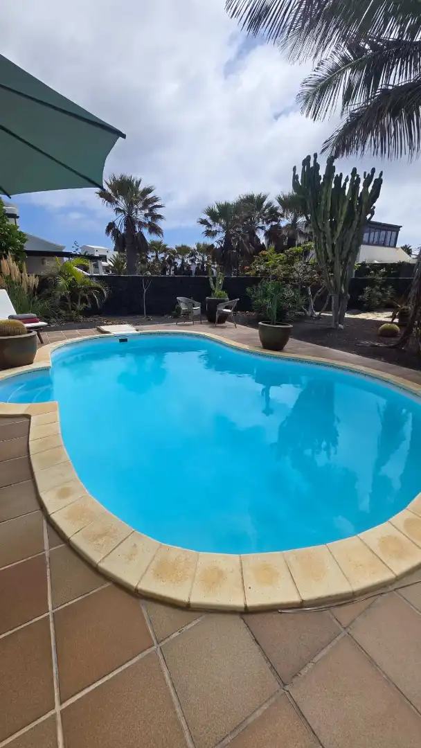 Piscina de Casa o xalet en venda en Yaiza amb Jardí privat, Terrassa i Piscina