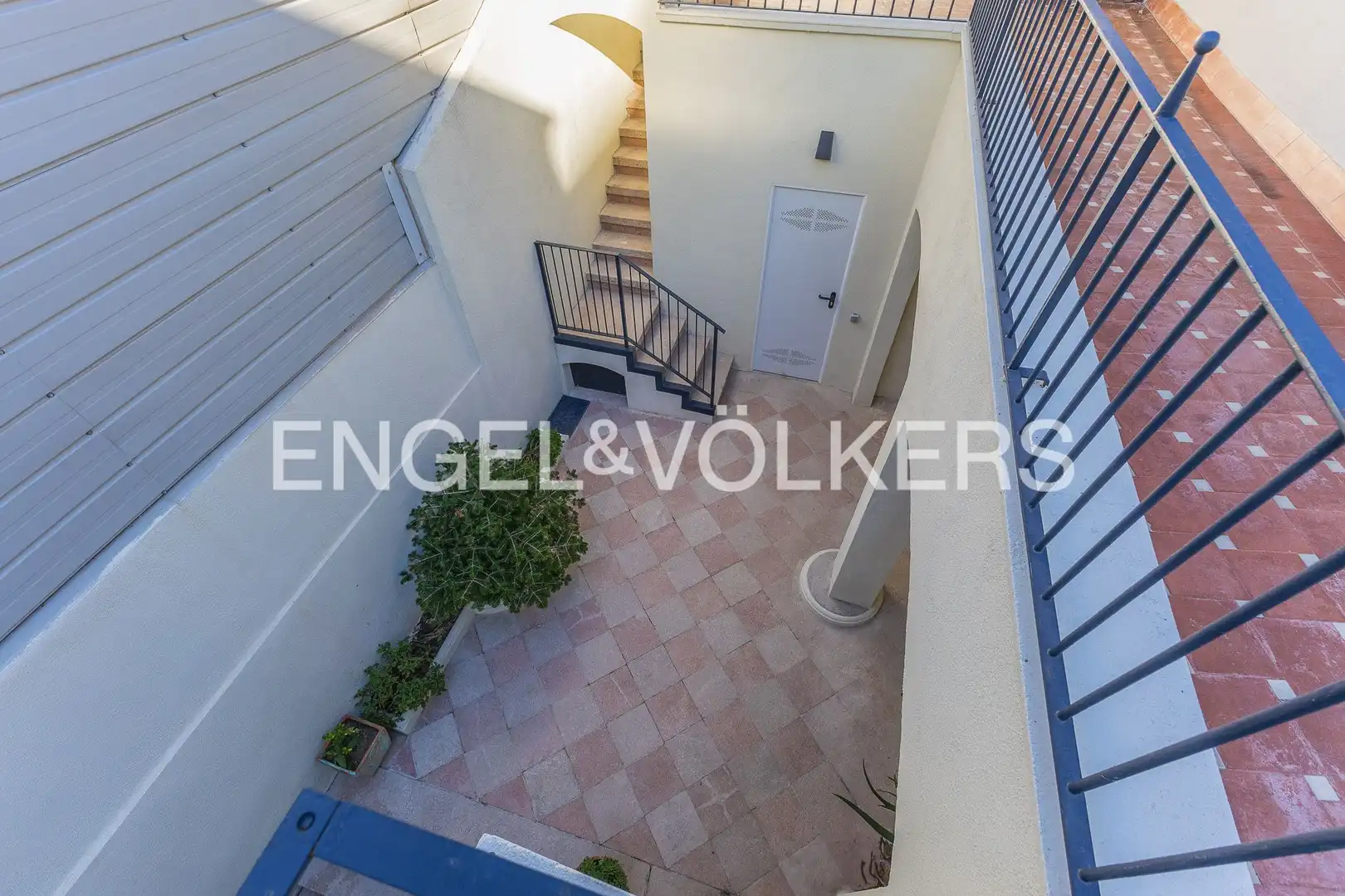 Terrassa de Casa adosada en venda en Terrassa amb Aire condicionat, Calefacció i Jardí privat