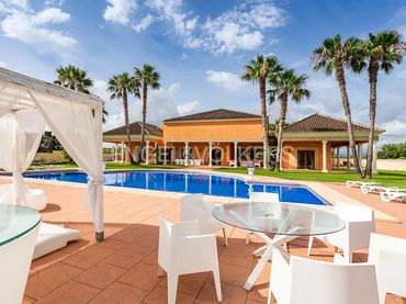 Haus mit Pool zum Verkauf in Las Marinas / Les Marines