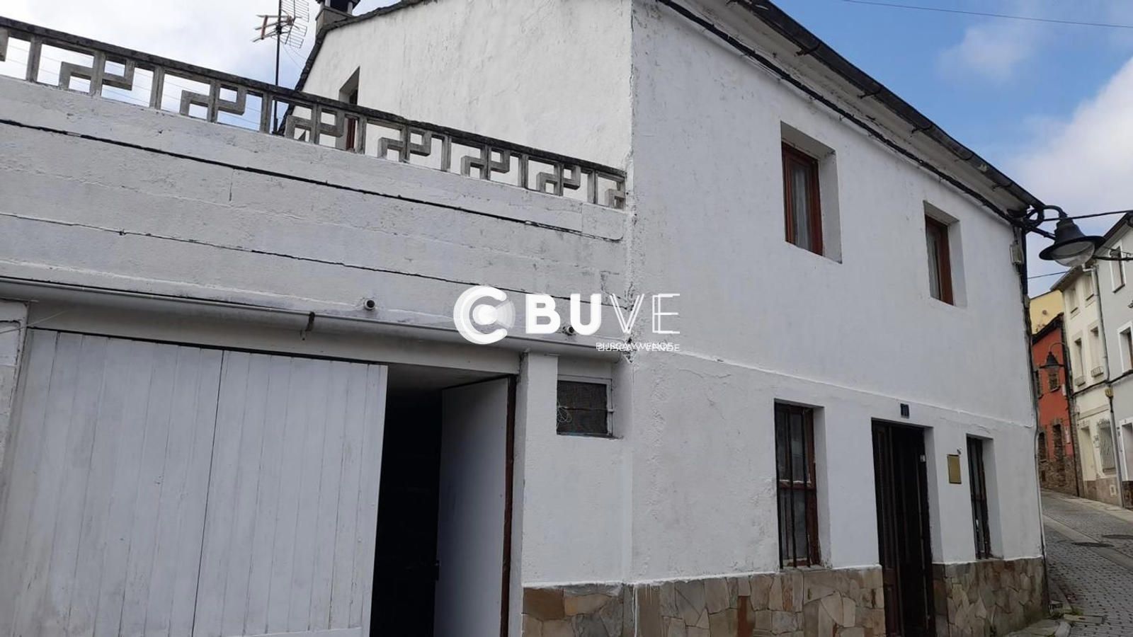 Vista exterior de Casa adosada en venda en Vegadeo amb Calefacció, Jardí privat i Terrassa