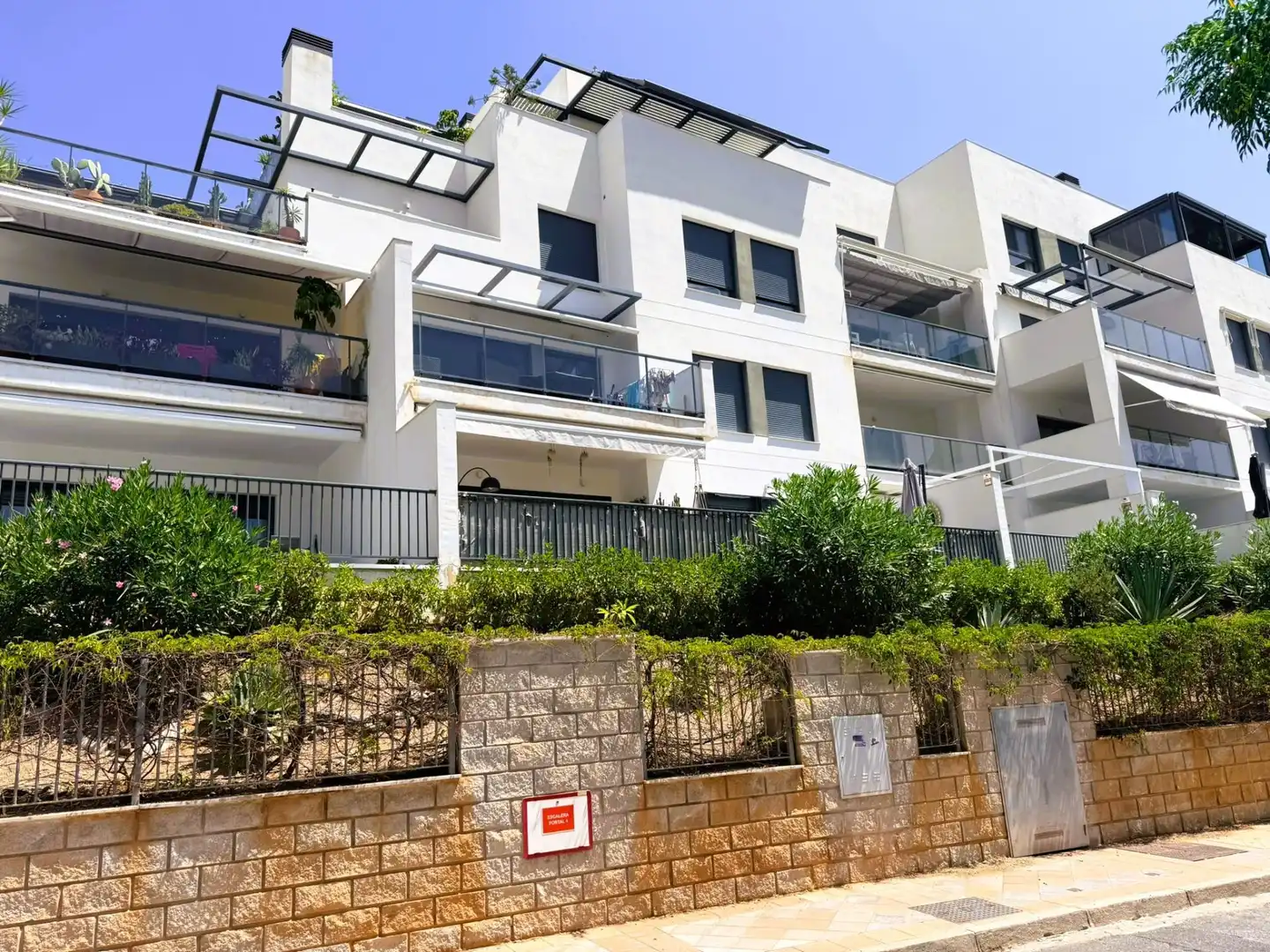 Außenansicht von Wohnung zum Verkauf in Almuñécar mit Klimaanlage, Heizung und Terrasse