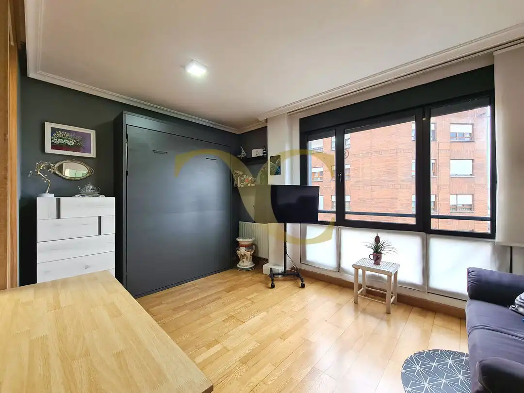 Habitación de Piso en venta en Oviedo  con Calefacción, Trastero y Amueblado