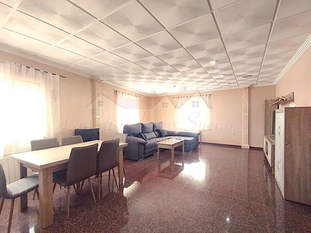 Flat for sale in Sax