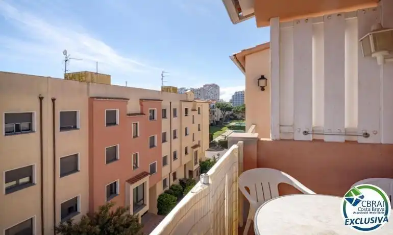 Vista exterior de Apartament en venda en Empuriabrava amb Aire condicionat i Terrassa