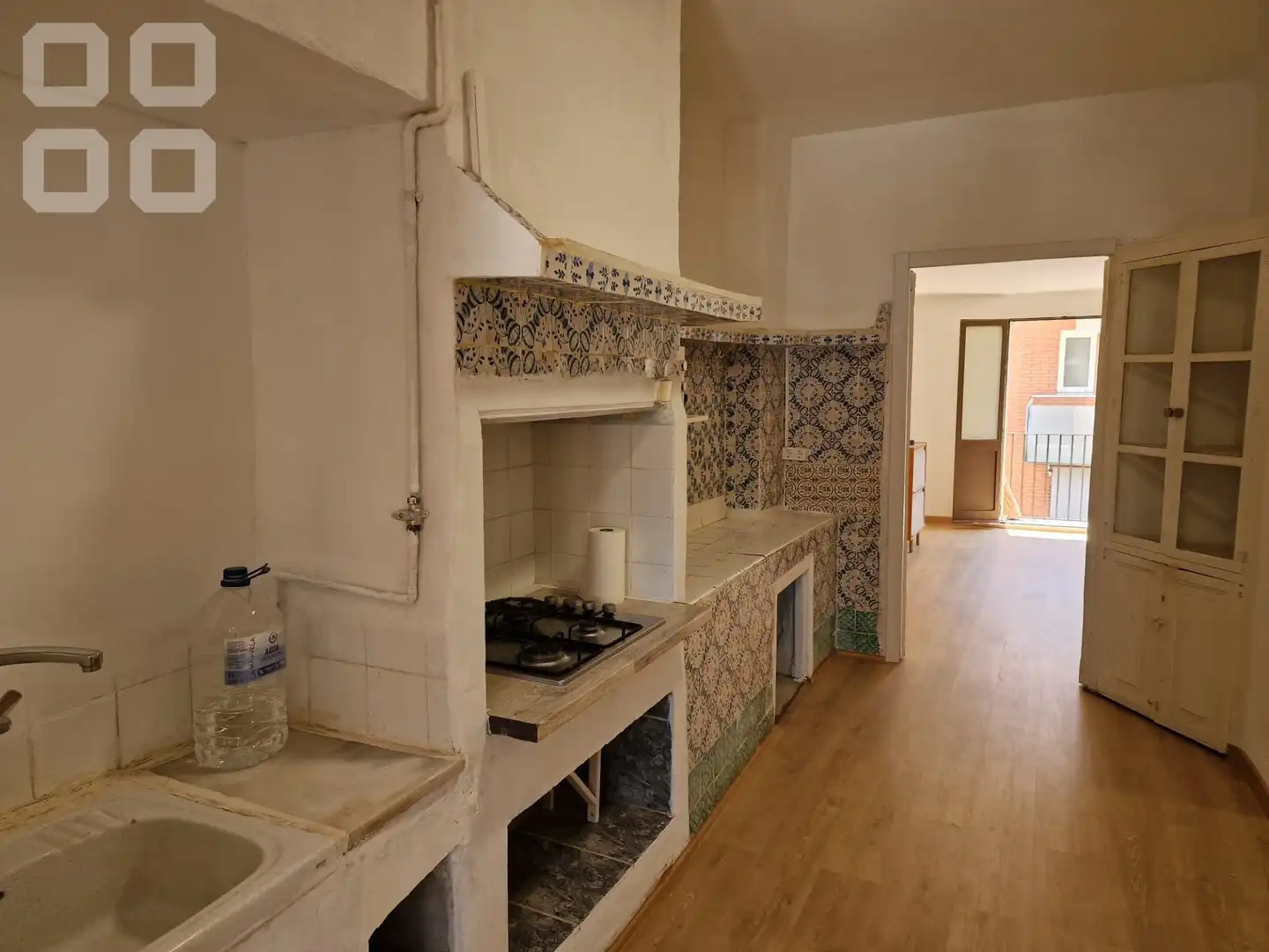 Cuina de Estudi de lloguer en Barcelona amb Parquet i Balcó