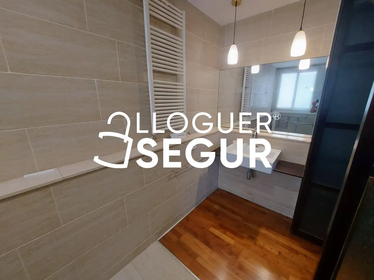 Bany de Pis de lloguer en Barcelona amb Aire condicionat, Calefacció i Moblat