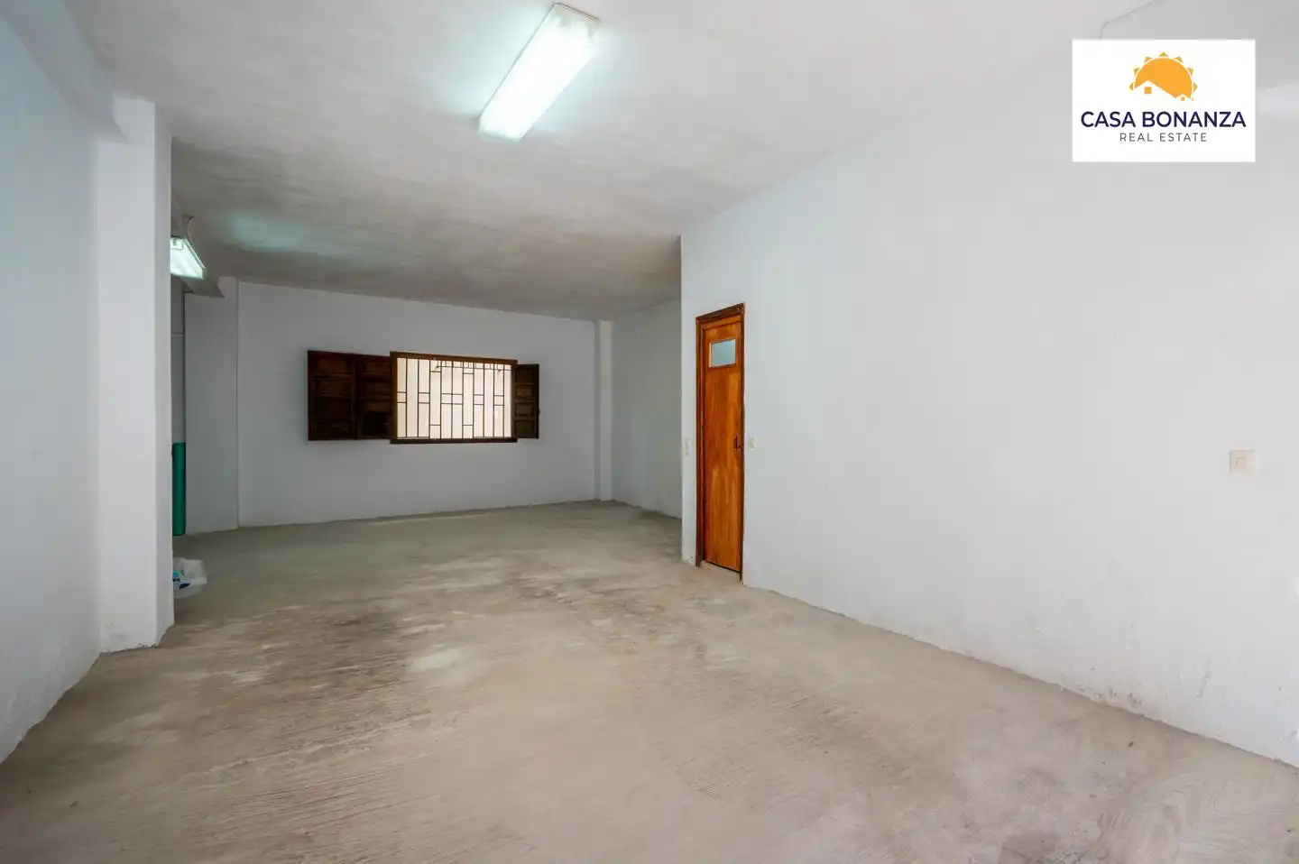 Houses for sale in Jete  with Private garden and Furnished