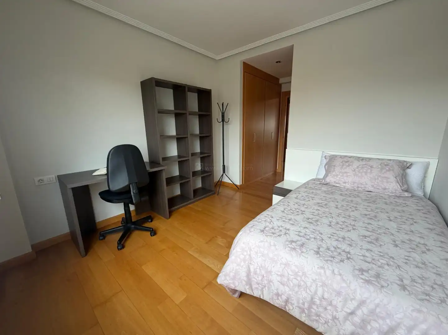 Habitación de Piso en venta en  Logroño con Calefacción, Parquet y Terraza