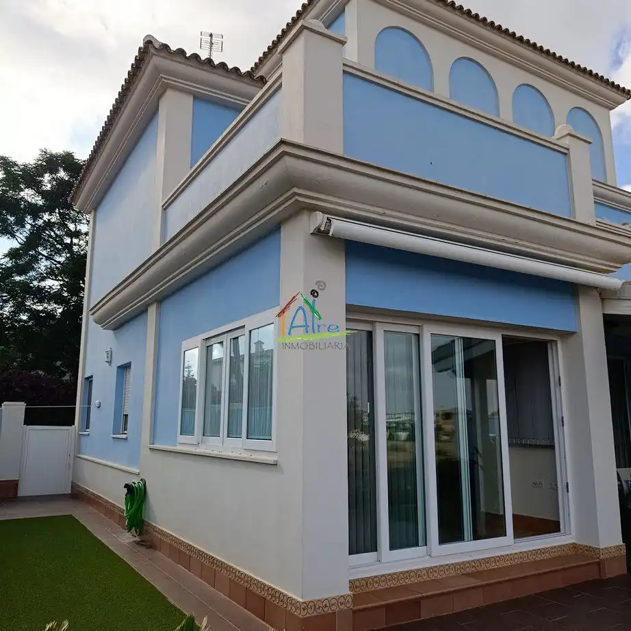 Vista exterior de Casa o xalet en venda en Almonte amb Aire condicionat, Calefacció i Terrassa