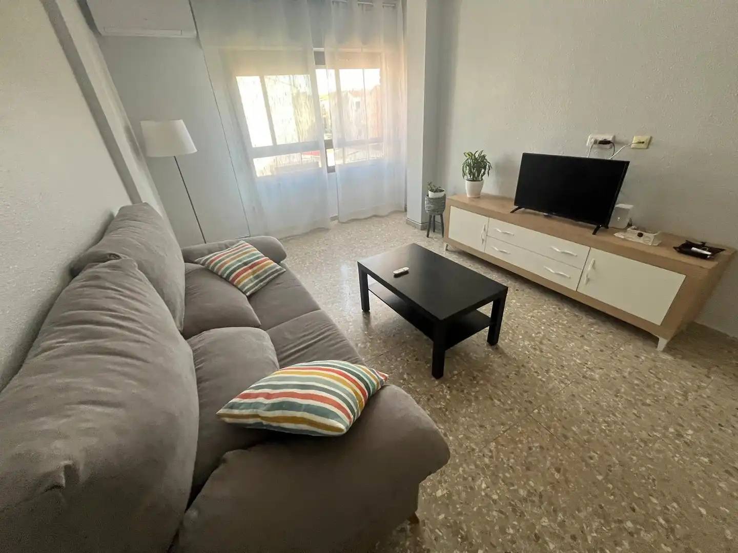 Wohnzimmer von Wohnung zur Miete in Almansa mit Möbliert