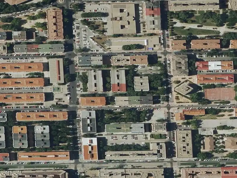 Vista exterior de Edifici en venda en Parla