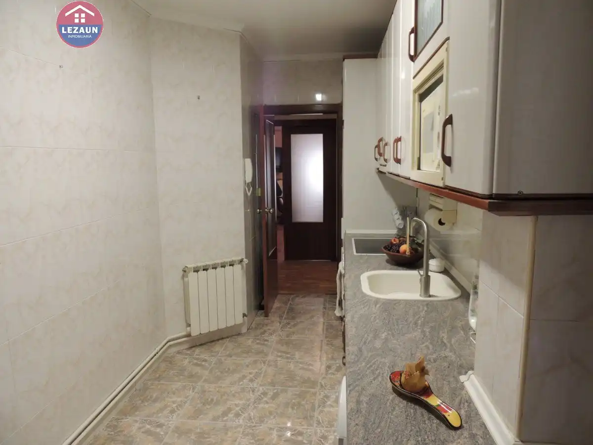 Kitchen of Flat for sale in Funes  with Air Conditioner, Heating and Parquet flooring
