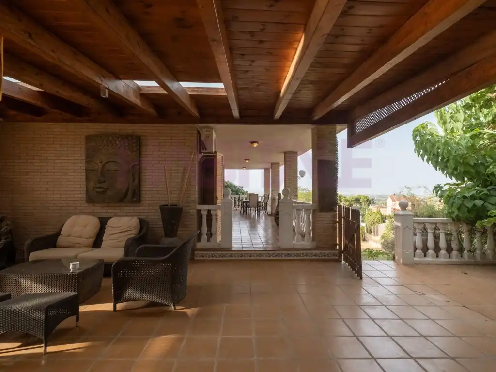Terrace of Houses for sale in Chiva  with Air Conditioner, Heating and Furnished
