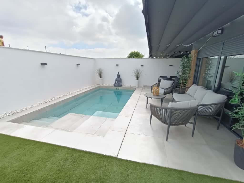 Piscina de Casa adosada en venda en Espartinas amb Aire condicionat, Terrassa i Piscina