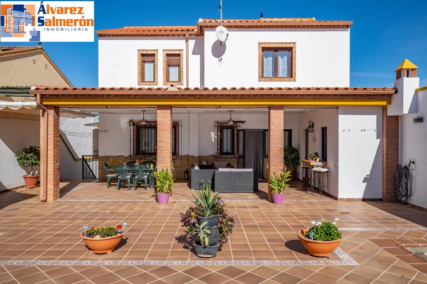 Vista exterior de Casa o xalet en venda en Albolote amb Aire condicionat, Calefacció i Terrassa