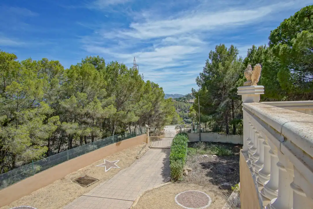 Vista exterior de Casa o xalet en venda en La Nucia amb Aire condicionat, Terrassa i Traster