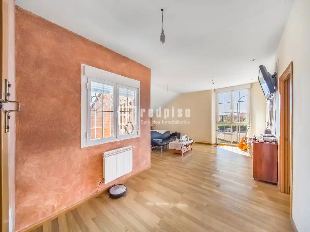 Sala de estar de Casa o chalet en venta en Rivas-Vaciamadrid con Calefacción, Jardín privado y Trastero