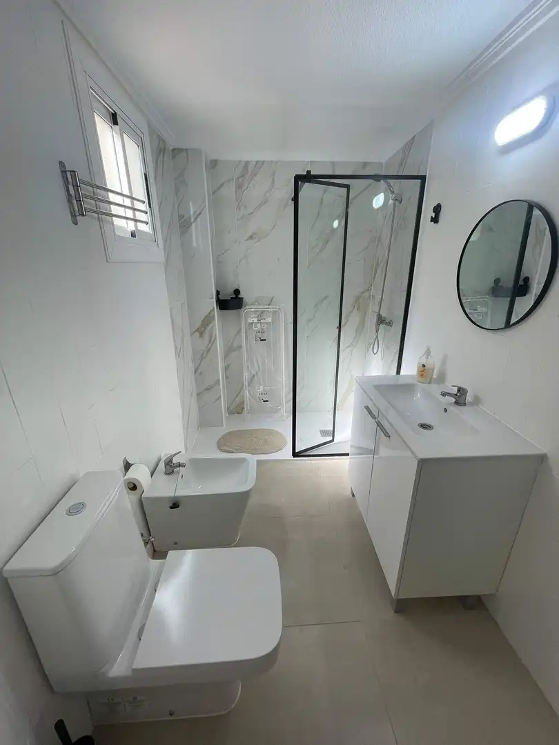 Badezimmer von Wohnung zum Verkauf in Elche / Elx mit Möbliert und Balkon