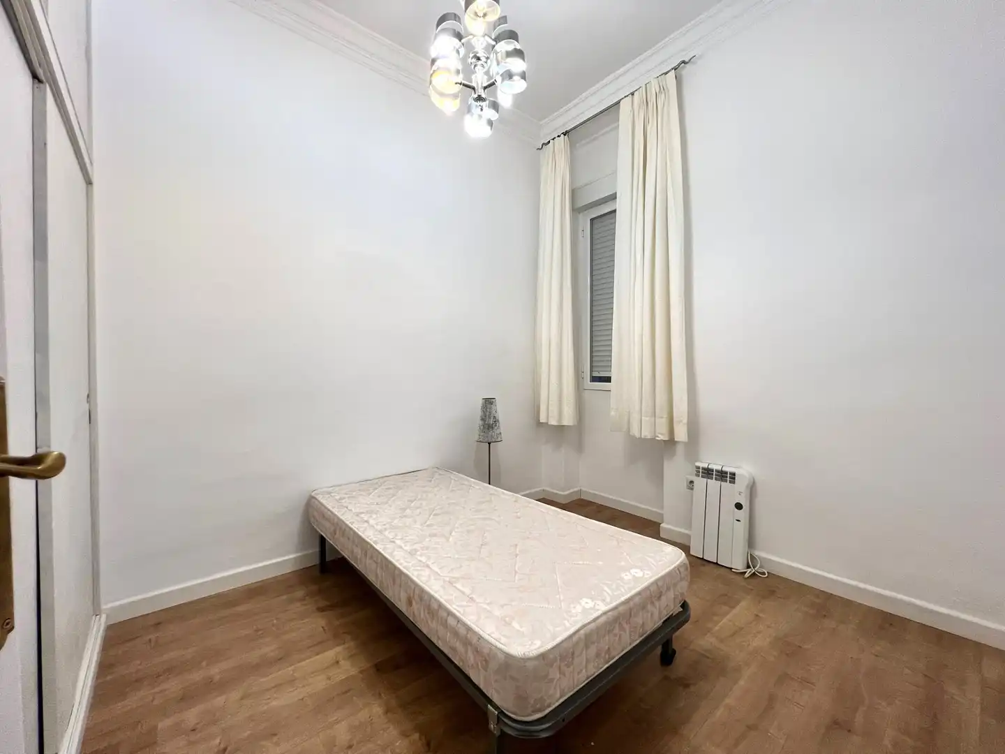 Habitación de Piso de alquiler en Valencia con Aire acondicionado, Calefacción y Amueblado