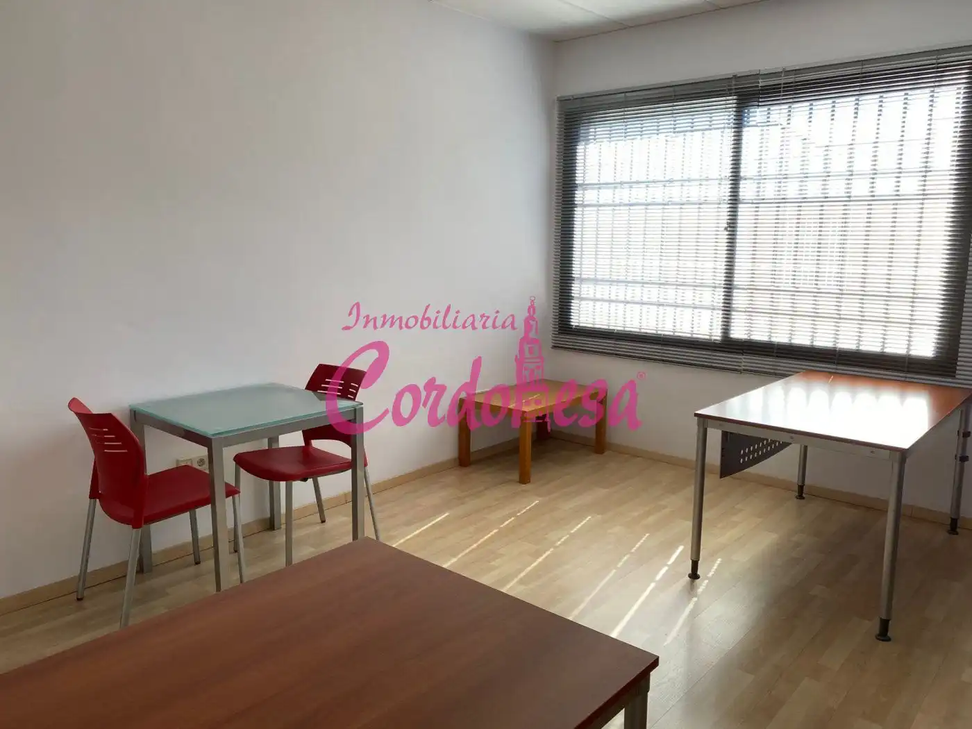 Oficina de alquiler en Alcolea