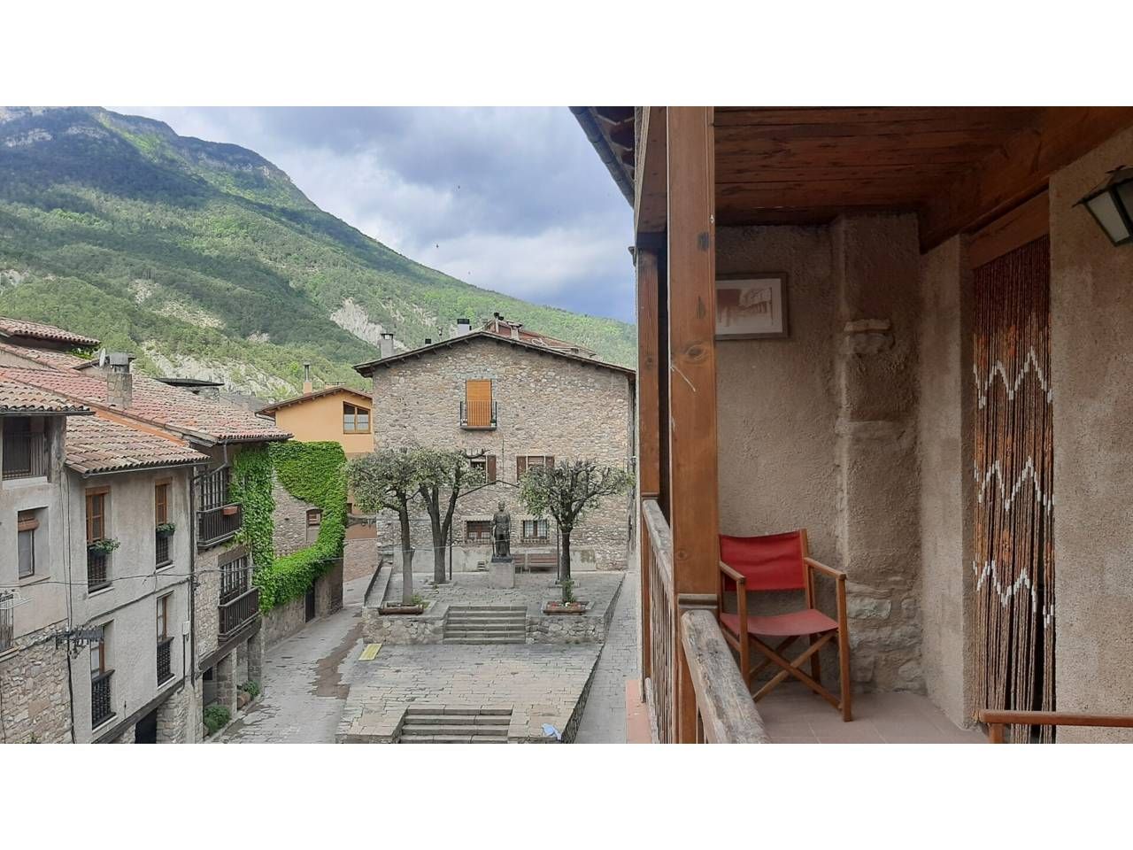 Vista exterior de Dúplex en venda en Bagà amb Balcó