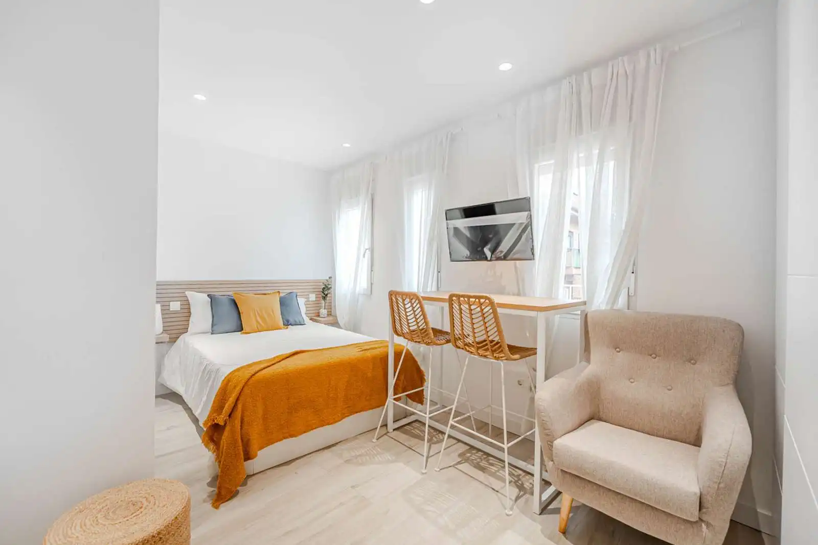 Bedroom of Study for share in  Madrid Capital  with Air Conditioner, Terrace and Furnished