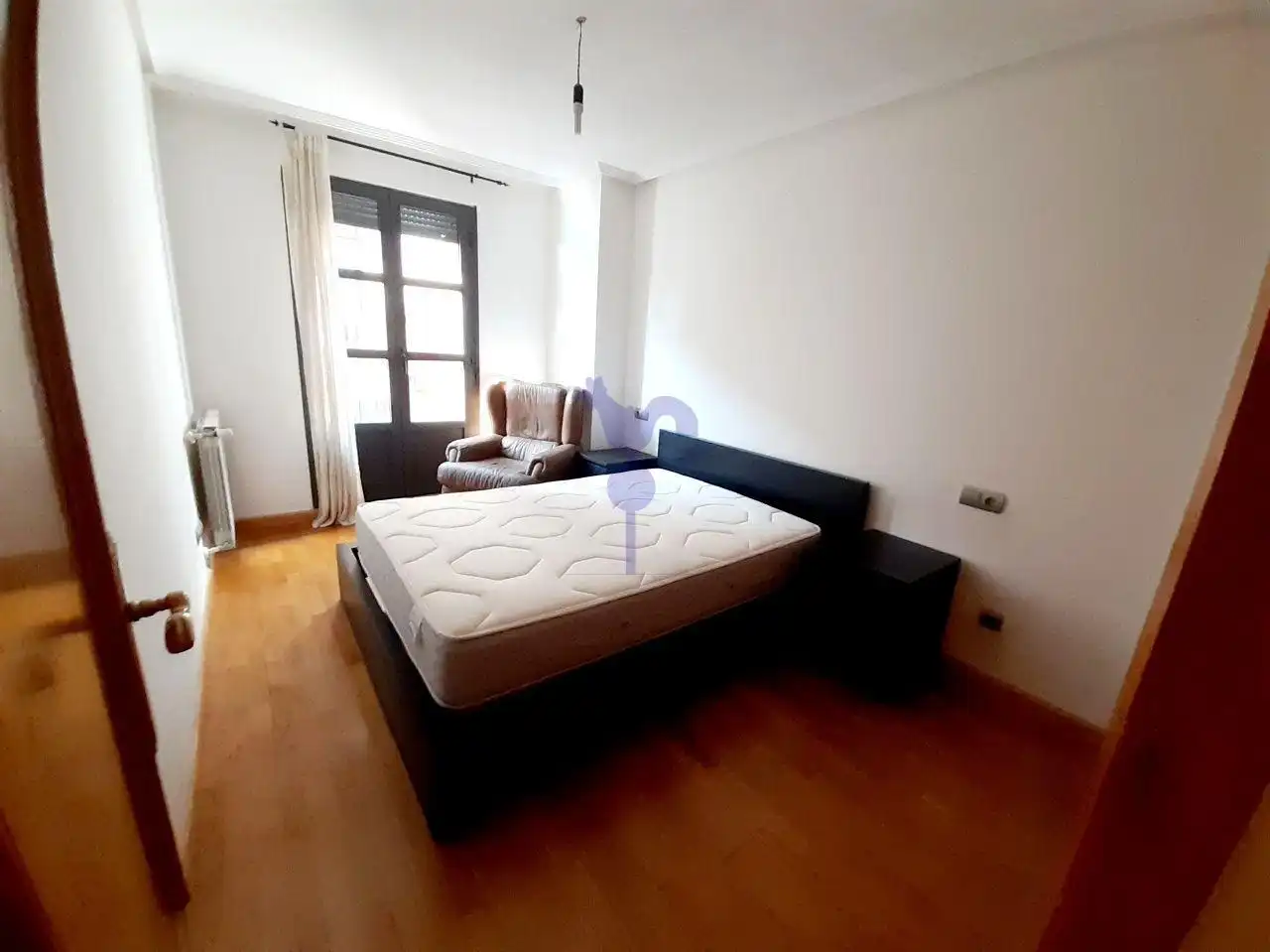 Habitación de Apartamento en venta en León Capital  con Calefacción, Parquet y Amueblado