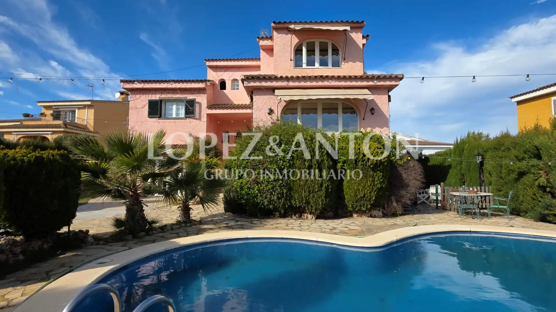 Vista exterior de Casa o chalet en venta en L'Eliana con Calefacción, Jardín privado y Parquet