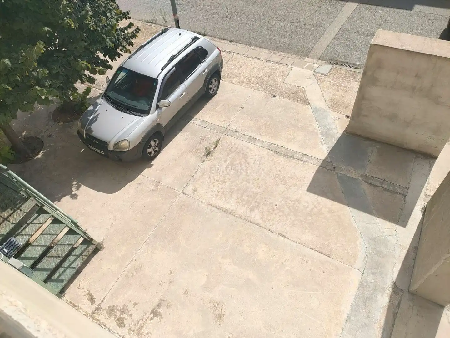 Parkplatz von Fabrikhallen zur Miete in Hostalric