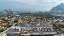 Vista exterior de Casa adosada en venda en Calpe / Calp amb Aire condicionat, Calefacció i Jardí privat