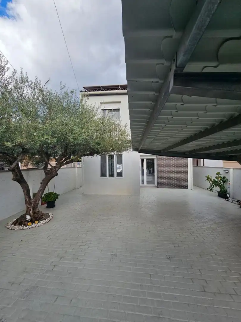 Vista exterior de Casa o xalet en venda en Almazora / Almassora amb Aire condicionat, Terrassa i Traster