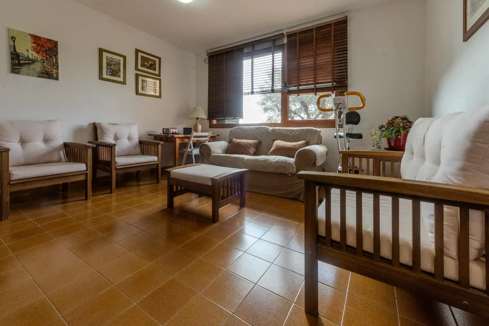 Sala d'estar de Casa o xalet en venda en Castellar del Vallès amb Calefacció, Jardí privat i Terrassa